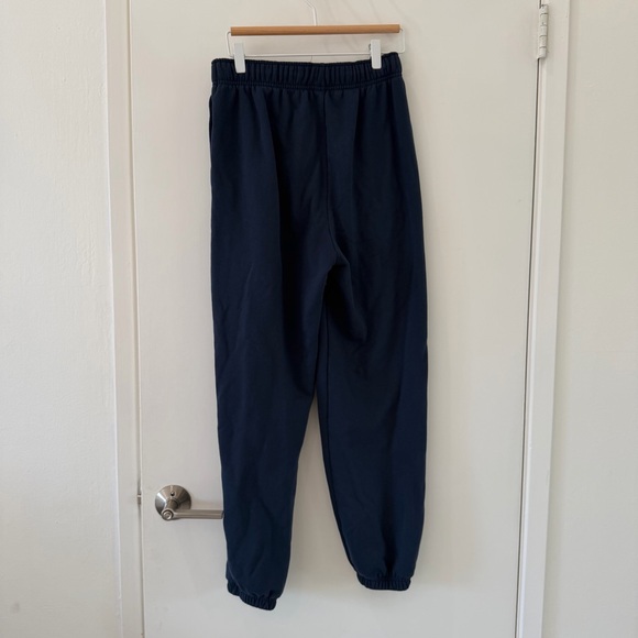 Alo Yoga Accolade Sweatpant - Picture 5 of 5